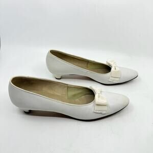 Vintage SALON ETTE Tall Gal's White Bow Kitten Heels
